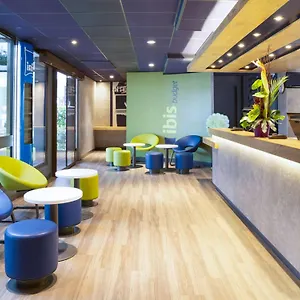 ** Hotel Ibis Budget Les Bains Francia